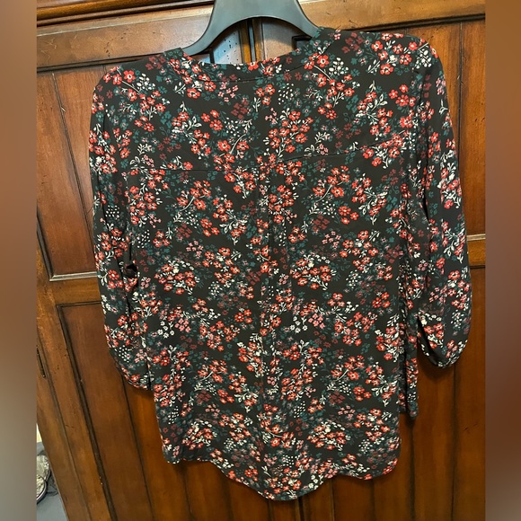 Maurice’s size 0X blouse, black red floral print - Picture 2 of 5